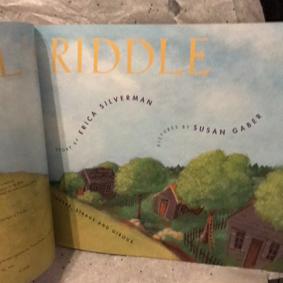 🎉2/15.00🎉 Raisel’s Riddle, like new gift giving condition book, PJ Library - Picture 7 of 9